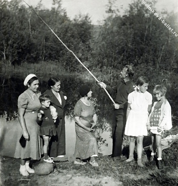 Семья Коротеевых на рыбалке в Красном Валу