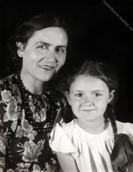 Людмила Коротеева с матерью, съемка в детском саду - фото 5