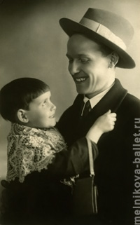 Оля Коротеева на руках у отца, ~ 1928 - 1930 г.