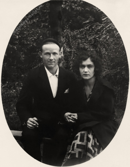 Сергей Анисимович Коротеев c невестой Марией Диомидовной Савченко - Краснодар, сентябрь 1924 года