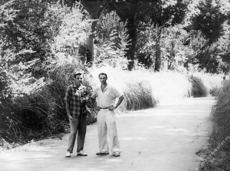 Мельников Михаил Яковлевич со своим знакомым в Сочи, лето 1959 года, фото 10