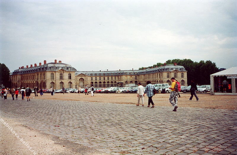 Площадь перед Версалем, Париж, фото 10а, 08.08.2000