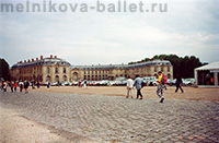 Площадь перед Версалем, Париж (10а, 10б), 08.08.2000