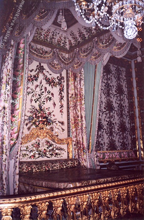 Кровать - экспонат Версаля, Париж, фото 15, 08.08.2000