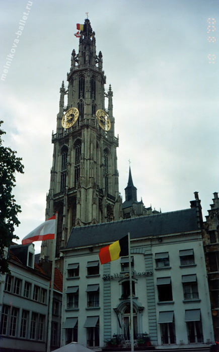 Собор Богоматери - вид с площади Ратуши, Антверпен, фото 4, 10.08.2000