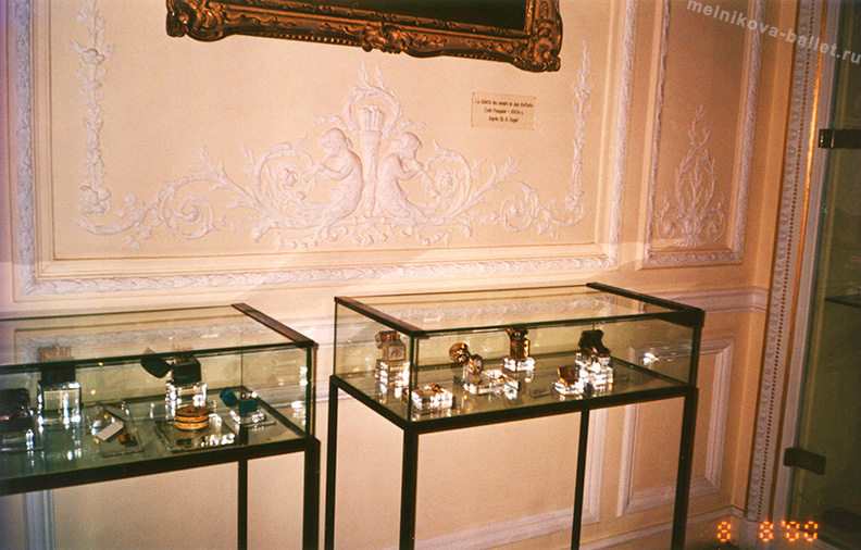 Флаконы для духов в Musse de la parfumerie Fragonard, Париж, фото 6, 08.08.2000