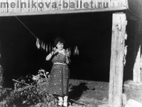 Приозерск, М.Д.Коротеева сушит рыбу, июль - август 1958 г., фото 10