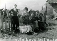 Приозерск, во дворе, июль - август 1958 г., фото 20