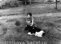 Приозерск, Л.Коротеева и теленок, июль - август 1958 г., фото 36