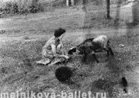 Приозерск, Л.Коротеева и овца, июль - август 1958 г., фото 37