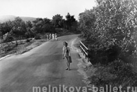 На шоссе, ~ 1960-е гг.