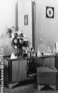 В квартире Мельниковых, 1964 г.