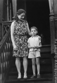 Л.Мельникова с сыном, Токсово, 1967 г.