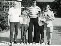 Пионерский лагерь "Орленок", Л.Л.Мельникова, воспитатели и 2 мальчика, 1976 г., фото 8