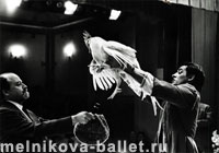 80-летие Константина Михайловича Сергеева - шуточный номер с петухом, 5 марта 1990 г., фото 4