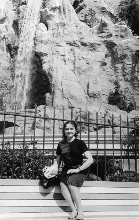 Людмила Леонидовна Мельникова - Диснейленде, Анахайм, США, 1964 год, фото 102