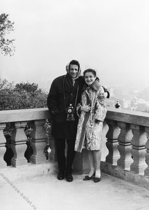 Эдуард Михасев и Людмила Мельникова на террассе во время экскурсии - Монреаль, Канада, ~ 1964 год, фото 14