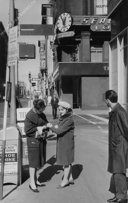 Л.Мельникова и И.Лентовкая в Торонто, Канада, ~ 1964 год, фото 20а