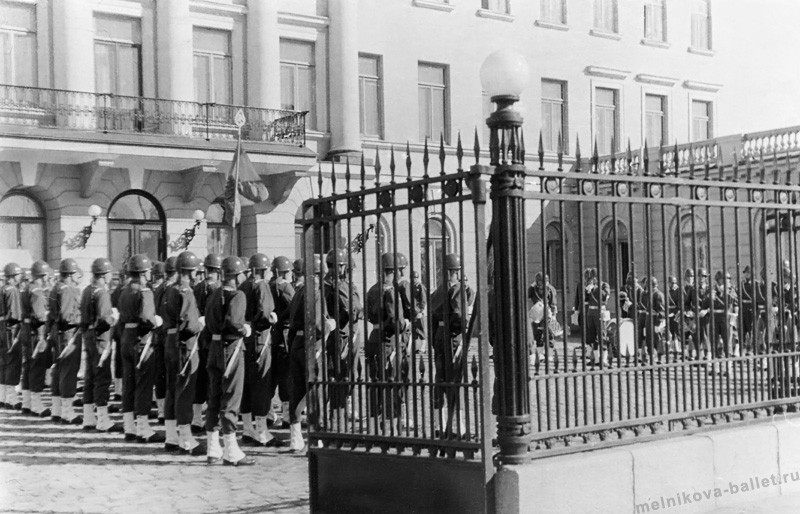 Рота почетного караул у дворца Президента - Хельсинки, Финляндия, 1966 год, фото 8в