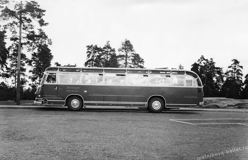 Экскурсионный автобус (видимо, стоит в  пригороде Хельсинки), Финляндия, 1966 год, фото 13