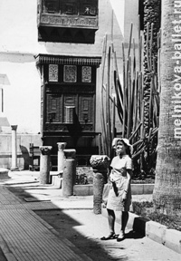 Л.Л.Мельникова в Коптском музее, Каир, Египет, 1968 год, фото 28а и 28б