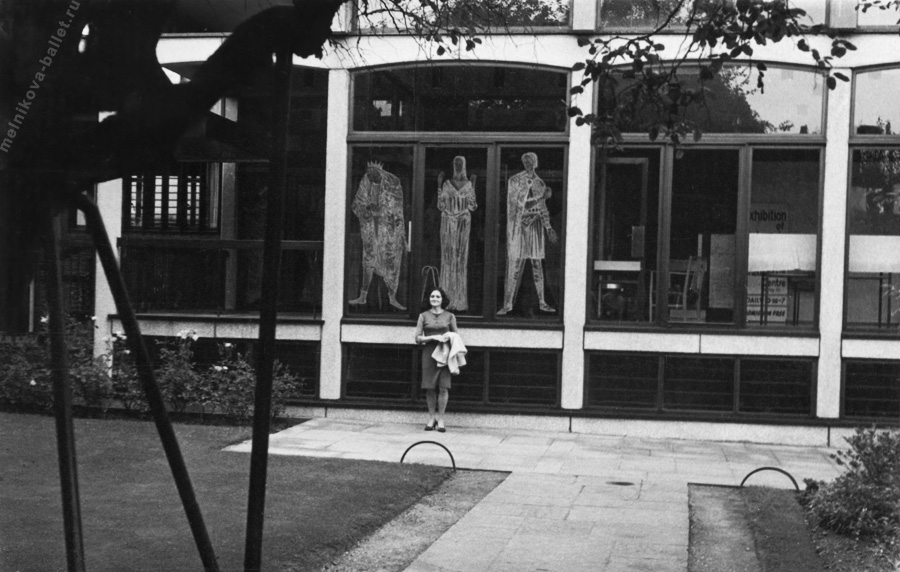 Людмила Леонидовна Мельникова в Стредфорд-на-Айвоне - Великобритания, 1966 год, фото 43а