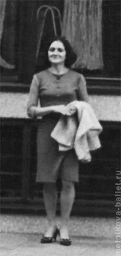 Л.Мельникова - Стрэдфорд-на-Айвоне, 1966 г. (43б)