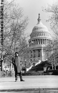 Ю.Назаров у Капитолия, Вашингтон, США, декабрь 1964 года, фото 10а и 10б