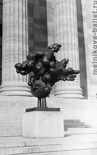Скульптура у музея, Филадельфия, США, 1964 года, фото 24