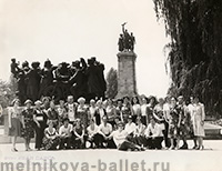 У памятника Советской Армии, София, Болгария, июнь 1978 года, фото 3