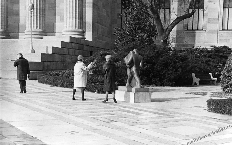 Около Музея изящных искусств - Филадельфия, США, 1964 год, фото 26б