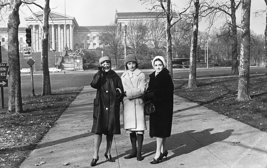 Около Музея изящных искусств - Филадельфия, США, 1964 год, фото 26а