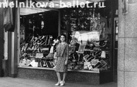 У кондитерского магазина, Нью-Йорк, США, 1964 год, фото 44