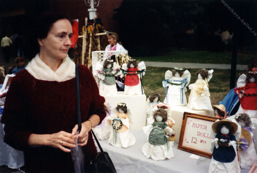 Л.Л.Мельникова на выставке бумажных кукол, город Коламбус, США, сентябрь 1991 года